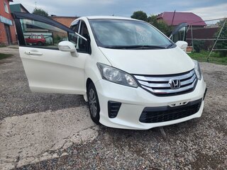 2011 Honda Freed I Рестайлинг, белый, 1380000 рублей, вид 2