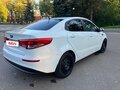 2015 Kia Rio III Рестайлинг, белый, 830000 рублей - вид 5