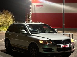 2007 Volkswagen Touareg I Рестайлинг, серебристый, 900000 рублей, вид 2