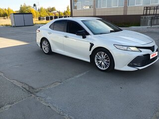 2019 Toyota Camry VIII (XV70), белый, 2600000 рублей, вид 4