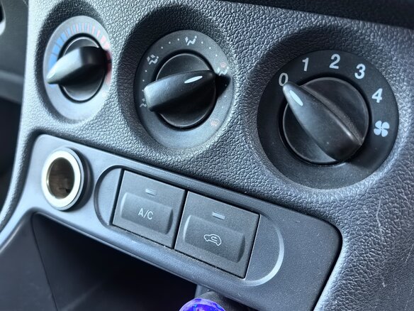 2013 Ford Transit Connect, жёлтый, 920000 рублей - вид 12