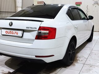 2018 Skoda Octavia III (A7) Рестайлинг, белый, 1800000 рублей, вид 3