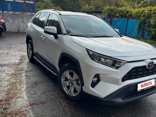 2021 Toyota RAV4 V (XA50), белый, 3300000 рублей, вид 3