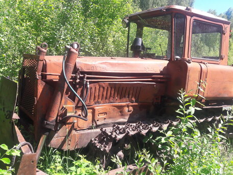 2004 ВгТЗ ДТ-75/ДЗ-42, красный, 325000 рублей, вид 1