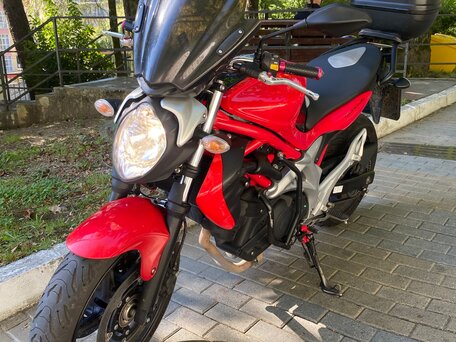 2010 Suzuki SFV 400 Gladius, красный, 390000 рублей, вид 3