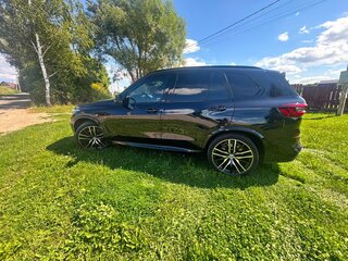 2020 BMW X5 40d IV (G05/G18), чёрный, 7500000 рублей, вид 4