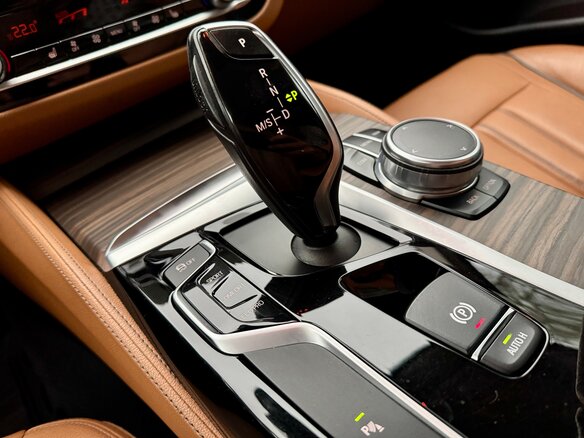 2017 BMW 5 серии 520d xDrive VII (G30/G31/G38), серый, 2600000 рублей - вид 16