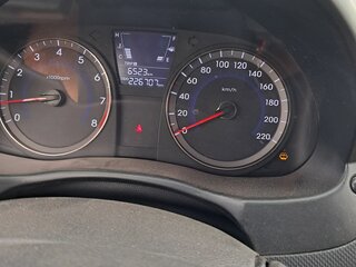 2011 Hyundai Solaris I, серебристый, 600000 рублей, вид 2