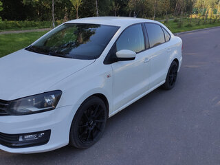 2017 Volkswagen Polo V Рестайлинг, белый, 1100000 рублей, вид 2
