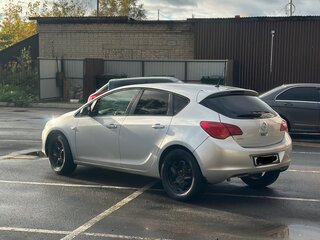 2011 Opel Astra J, серебристый, 550000 рублей, вид 4