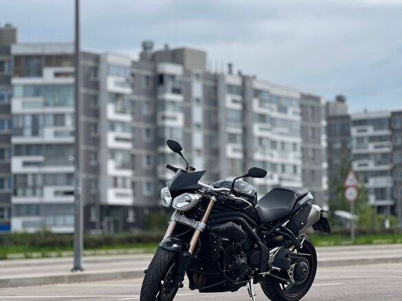 2015 Triumph Speed Triple, чёрный - вид 4