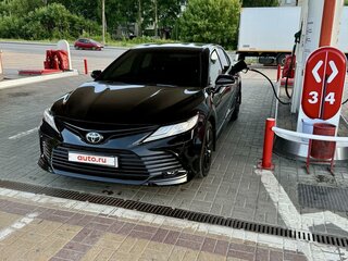 2021 Toyota Camry VIII (XV70) Рестайлинг, чёрный, 4100000 рублей, вид 4