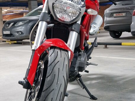 2009 Ducati Monster 696, красный, 530000 рублей, вид 3