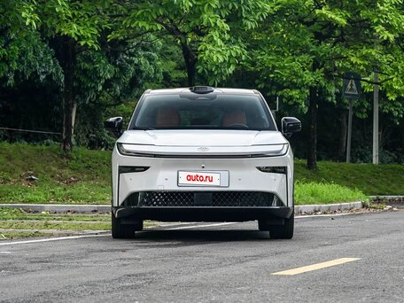 2026 Toyota bZ3X 67.9 kWh, белый, 3400000 рублей, вид 2