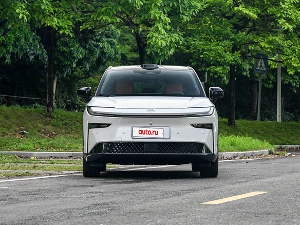 2026 Toyota bZ3X 67.9 kWh, белый, 3400000 рублей - вид 1