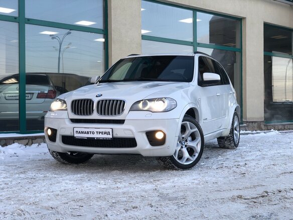 2013 BMW X5 50i II (E70) Рестайлинг, белый - вид 4