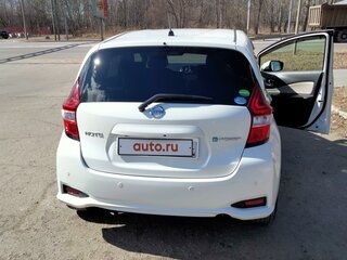 2018 Nissan Note e-Power II Рестайлинг, белый, 1650000 рублей, вид 4