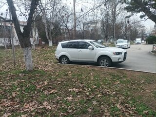 2011 Mitsubishi Outlander II Рестайлинг, белый, 999999 рублей, вид 4