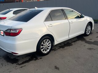 2017 Toyota Camry VII (XV50) Рестайлинг, белый, 1900000 рублей, вид 5