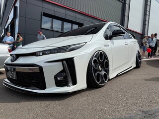 2017 Toyota Prius IV (XW50), белый, 2500000 рублей, вид 4