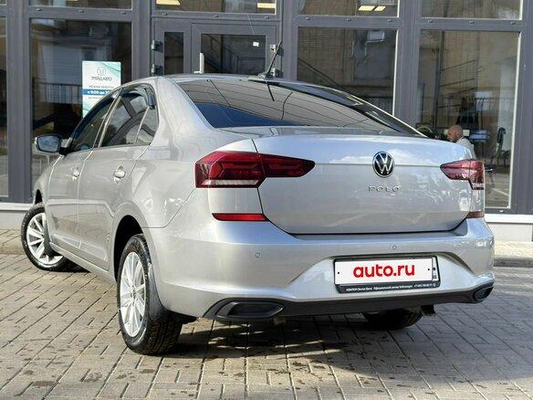 2022 Volkswagen Polo VI, серебристый, 1710000 рублей - вид 1