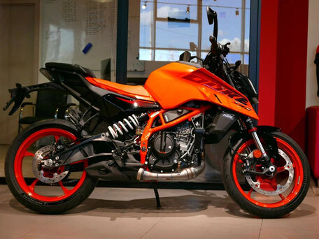 2025 KTM 390 Duke, оранжевый, 699000 рублей, вид 2