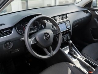2018 Skoda Octavia III (A7) Рестайлинг, серебристый, 1960300 рублей, вид 5