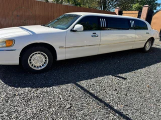 2001 Lincoln Town Car III, белый, 700000 рублей, вид 5
