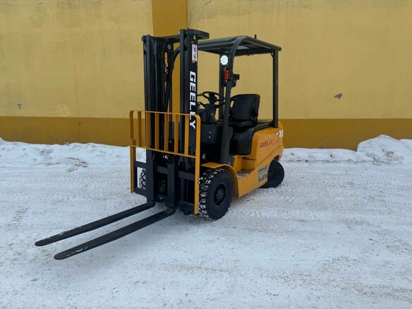 2024 Komatsu FD15, золотистый, 880000 рублей