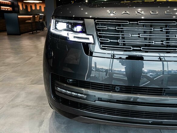 2024 Land Rover Range Rover P530 MHEV Long V, серый, 29990000 рублей - вид 4