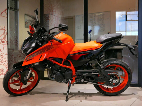 2025 KTM 390 Duke, оранжевый, 699000 рублей