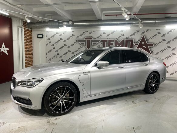 2017 BMW 7 серии 740e VI (G11/G12), серебристый - вид 3