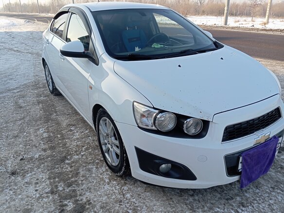 2012 Chevrolet Aveo II, белый, 630000 рублей - вид 2