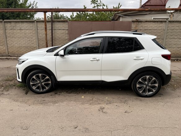 2019 Kia Stonic I, белый, 2000000 рублей - вид 3