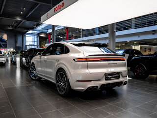 2025 Porsche Cayenne GTS Coupé III Рестайлинг, серый, 24900000 рублей, вид 4