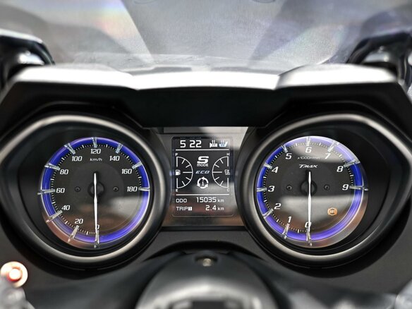 2021 Yamaha TMAX, серый, 999000 рублей - вид 8