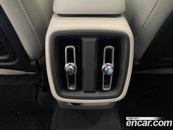 2025 Volvo XC40 I Рестайлинг, белый, 5290000 рублей - вид 17