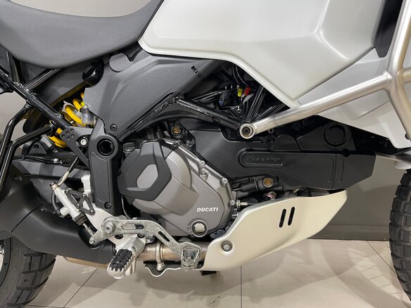 2023 Ducati DesertX, белый, 1190000 рублей - вид 17