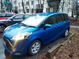 2019 Toyota Sienta II Рестайлинг, синий, 1650000 рублей, вид 1