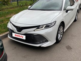 2018 Toyota Camry VIII (XV70), белый, 2450000 рублей, вид 1