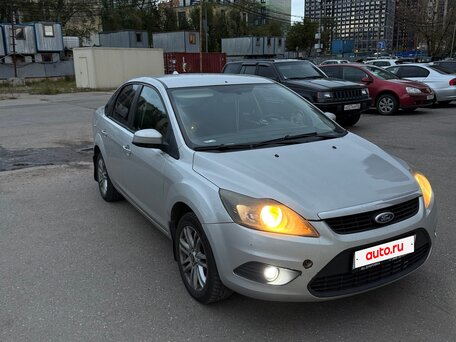 2010 Ford Focus II Рестайлинг, серебристый, 495000 рублей, вид 3