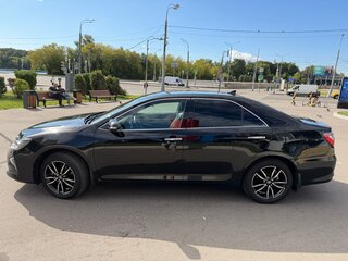 2017 Toyota Camry VII (XV50) Рестайлинг 2, чёрный, 2400000 рублей, вид 3
