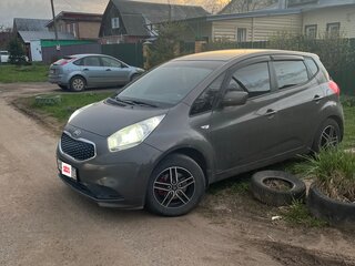 2015 Kia Venga 5-speed I Рестайлинг, серебристый, 850000 рублей, вид 1