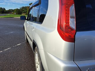 2011 Nissan X-Trail II Рестайлинг, серебристый, 1270000 рублей, вид 3