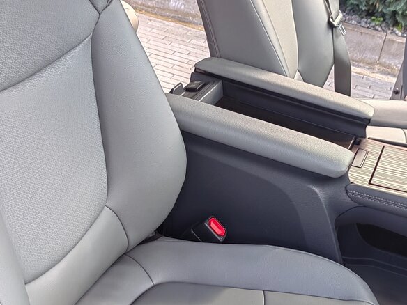 2021 Toyota Sienna IV, серый, 3560000 рублей - вид 13