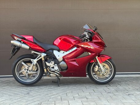2008 Honda VFR 800, красный, 548800 рублей, вид 3