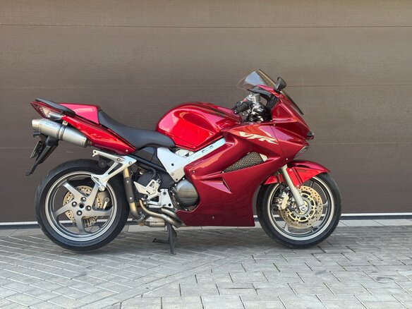 2008 Honda VFR 800, красный, 548800 рублей - вид 2