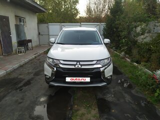 2017 Mitsubishi Outlander III Рестайлинг 2, белый, 1850000 рублей, вид 4