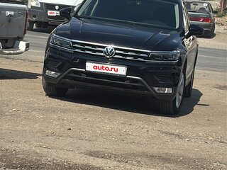 2017 Volkswagen Tiguan II, чёрный, 2700000 рублей, вид 3