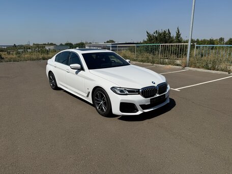 2021 BMW 5 серии 523d VII (G30/G31/G38) Рестайлинг, белый, 4800000 рублей, вид 2